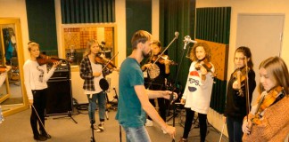 Salaspils Mūzikas un mākslas skolas vijolnieku ansamblis Rīgas ierakstu studiju „Lauska”,