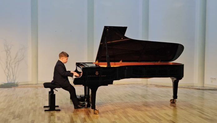 Aleksejs Šarovs, Lūcijas Garūtas konkurss Siguldā, koncertzāle 