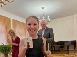 Alise Ivanova ar balvu A. Vivaldi festivālā