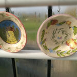 Izstāde ZEMES GAISMA apgleznoti šķīvji 2