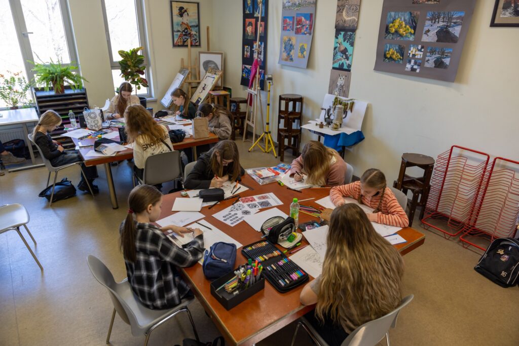 Simetrijas ziedēšana konkursā “Gaujas mozaīka Ādažos” 7 Simetrijas ziedēšana konkursā Gaujas mozaīka Ādažos